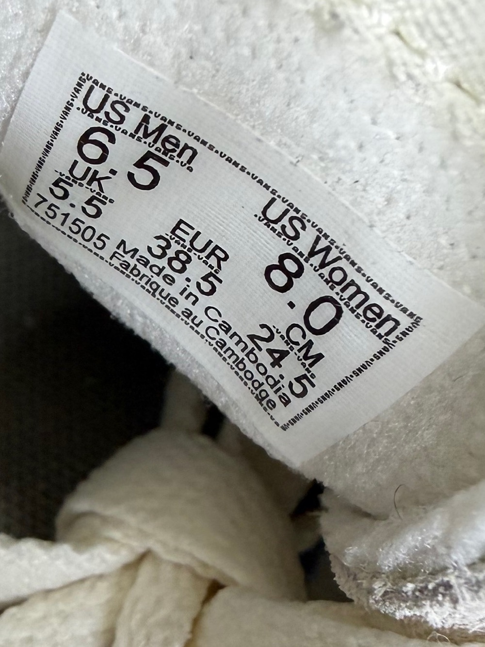 Vans Women/Men Suede Low-Top Sneakers in Light Gray and White - Picture 6 of 6